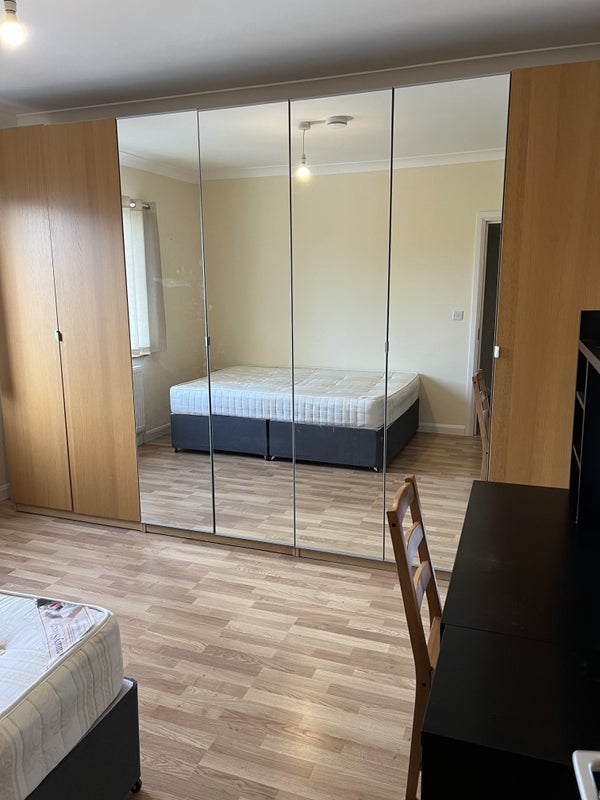 Room To Let 'Double room to let' Room to Rent from SpareRoom