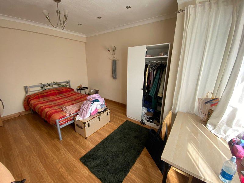Photo 1: Room 2- £780 Available 15/06/2025