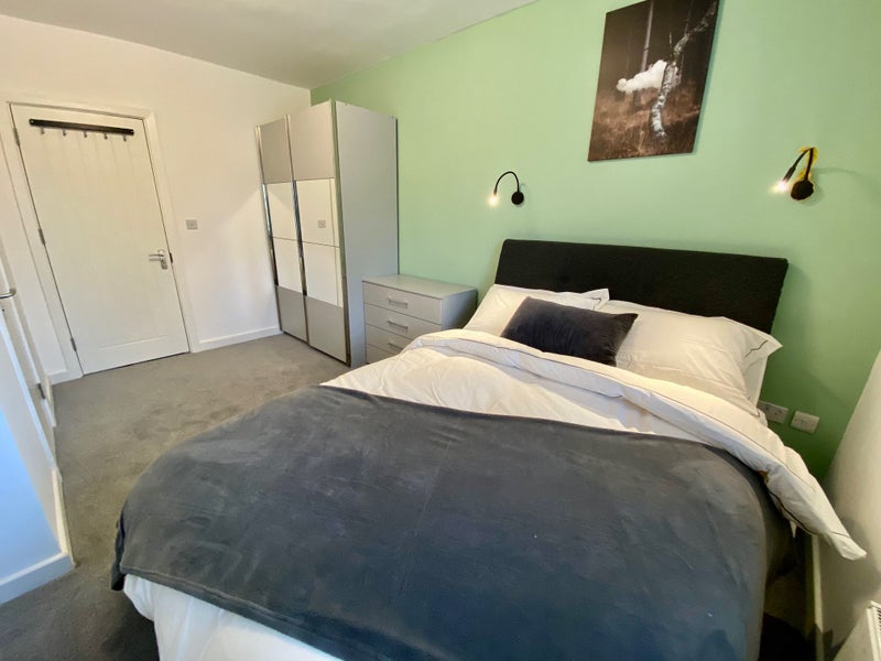 Photo 1: Room 3
