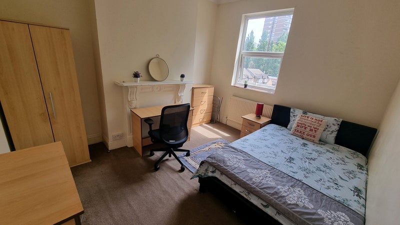 Photo 1: Double room available for £730