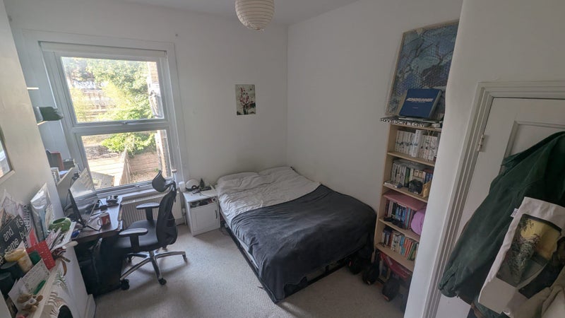 Photo 1: Room available