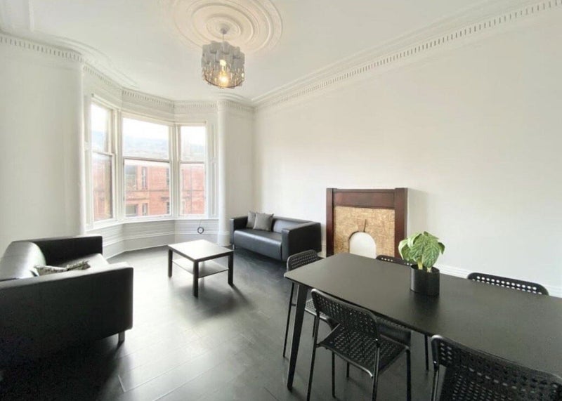 Photo 1: Sitting room