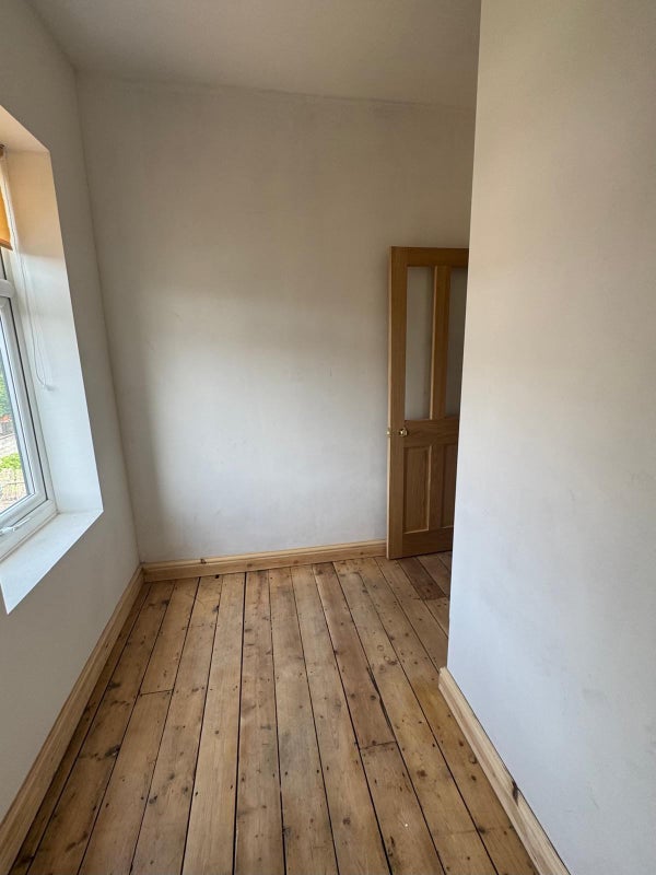 Photo 4: Available: single room