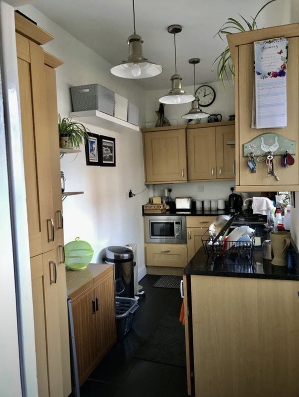 Photo 1: Kitchen