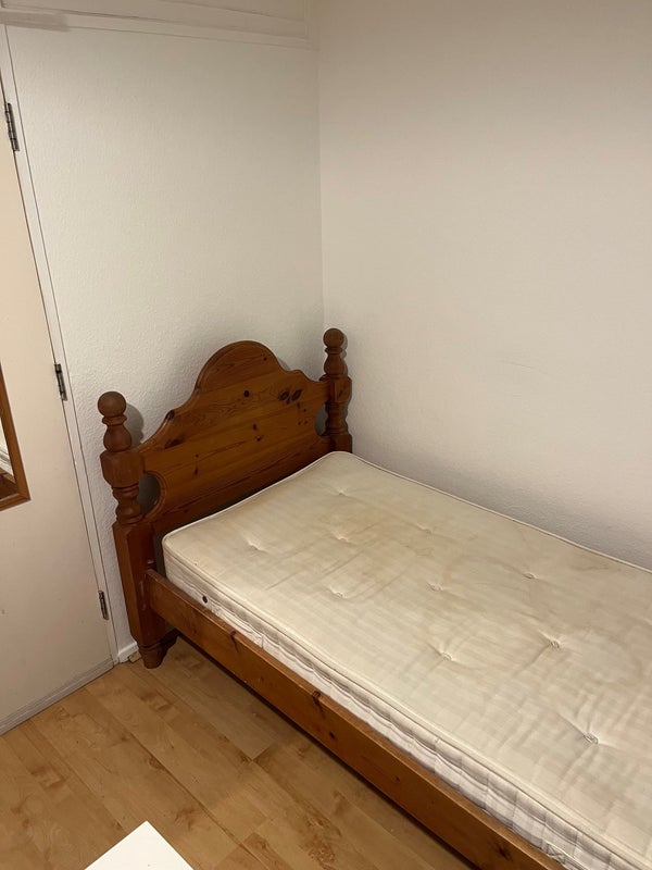 Photo 1: Single bed