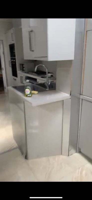 Photo 6: Kitchen