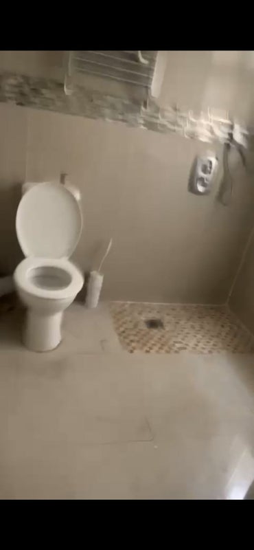 Photo 9: En-suite bathroom