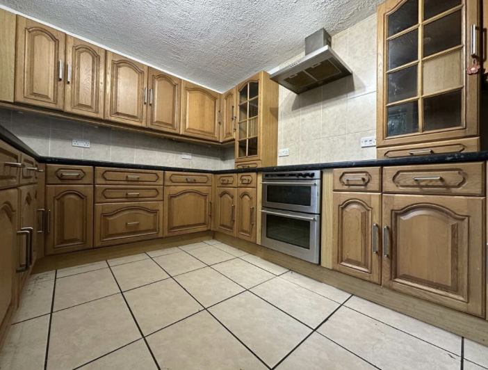 Photo 1: Kitchen