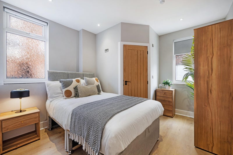 Photo 1: Room 2 - AVAILABLE £575