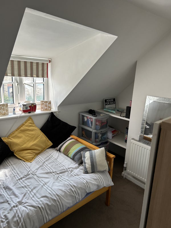 Photo 1: Single room 