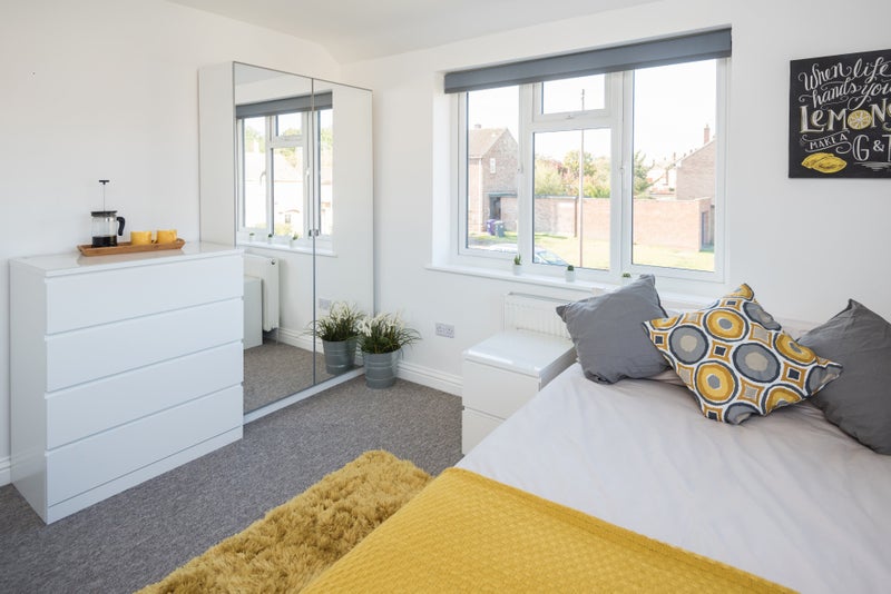 Photo 1: Lovely bright room