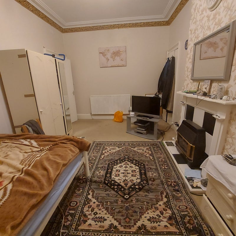 Photo 1: Bedroom