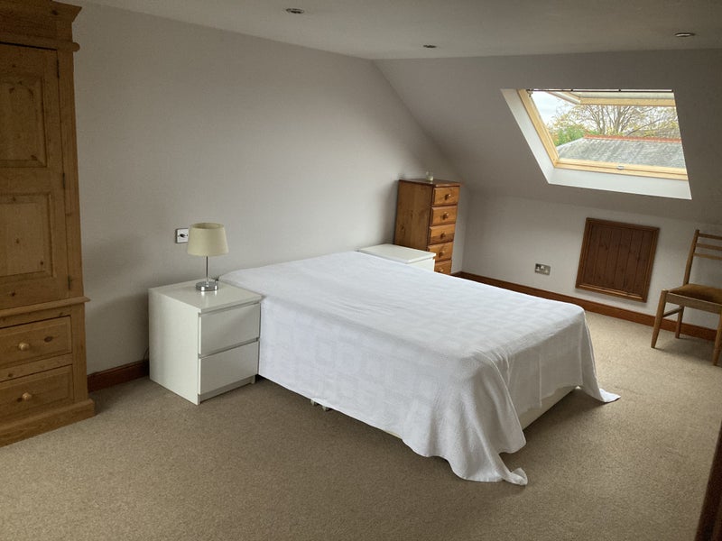 Photo 1: Large en-suite loft room