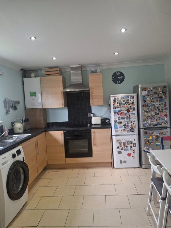 Photo 1: Kitchen with dishwasher, 2 fridges, airfreight etc