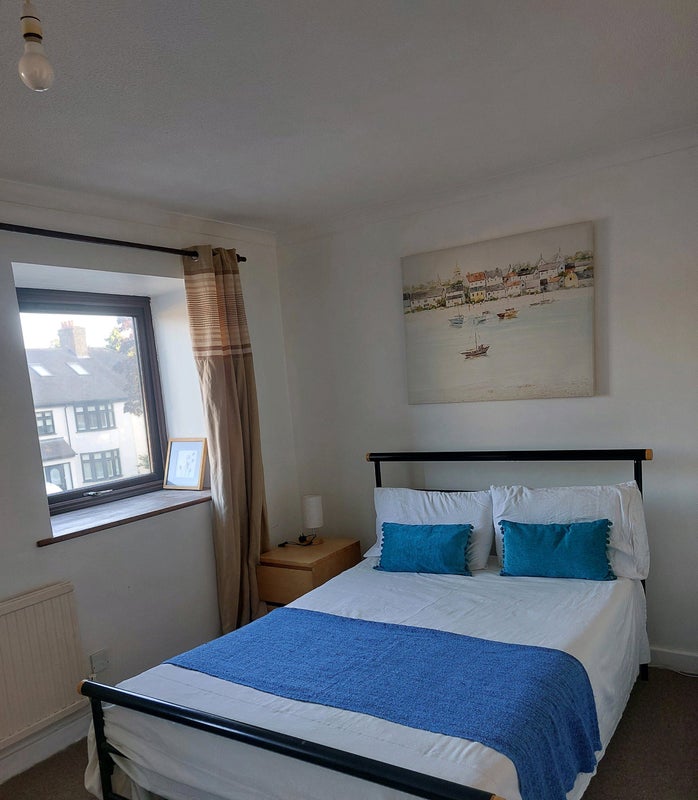 Photo 1: Bed