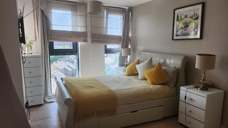 Photo 1: Gorgeous room 