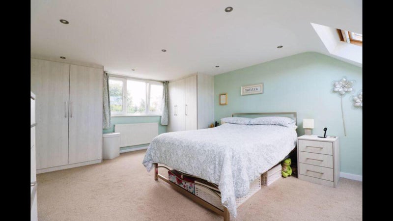 Photo 1: Option 2 : Room 