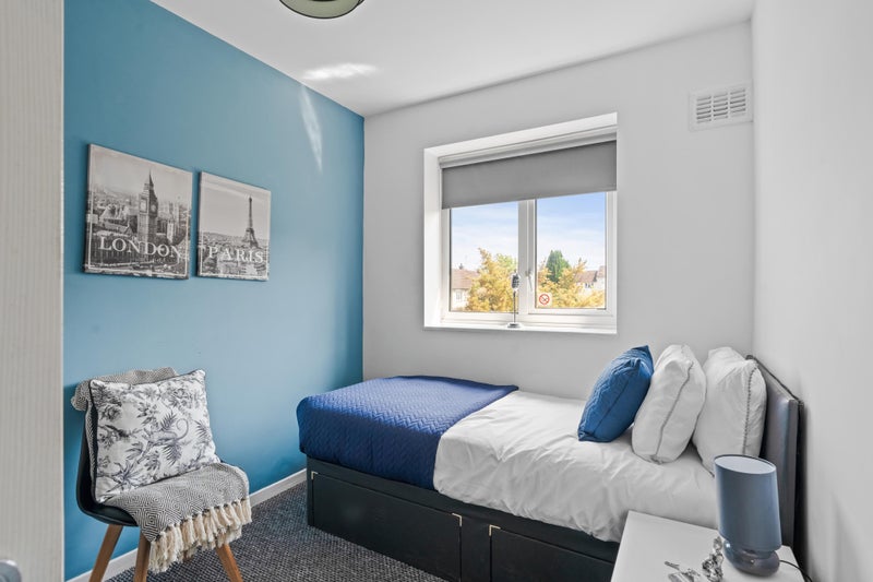 Photo 1: Bedroom 3- AVAILABLE ROOM 