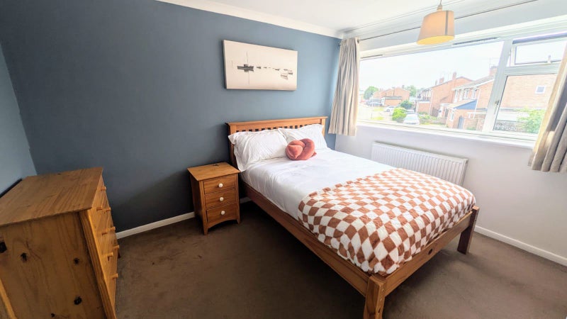 Photo 1: Room 3 - Not Available