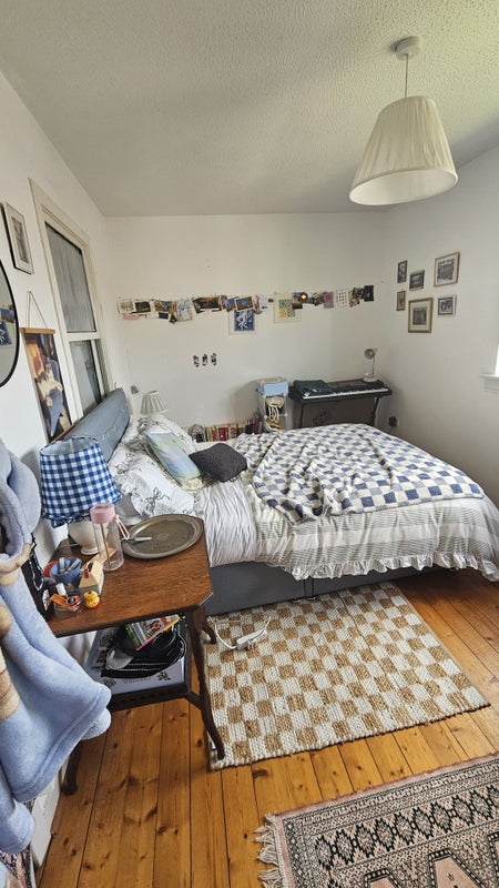 Photo 1: Room