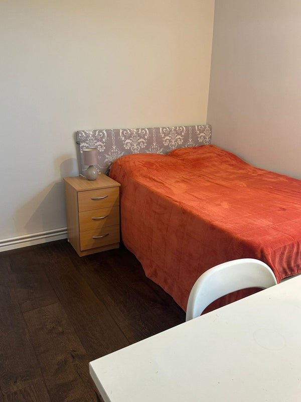 Photo 1: bedroom