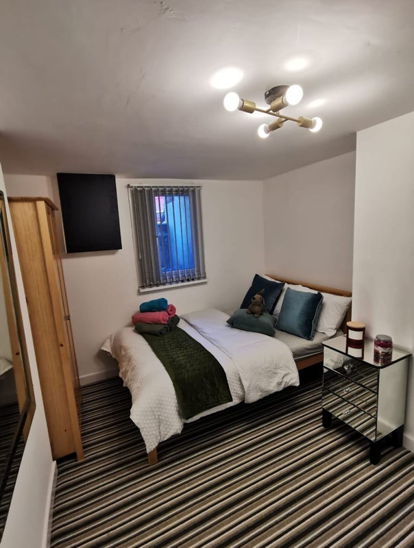 Photo 1: Double Bedroom