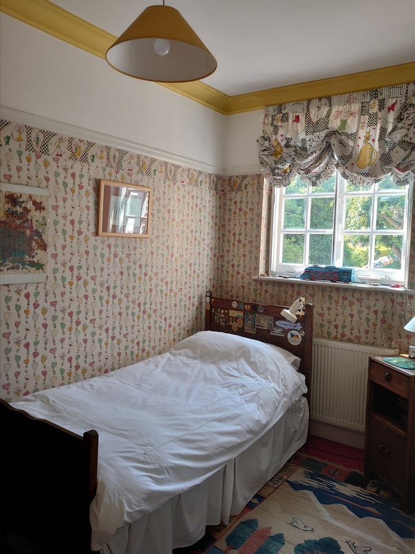 Photo 1: Bedroom