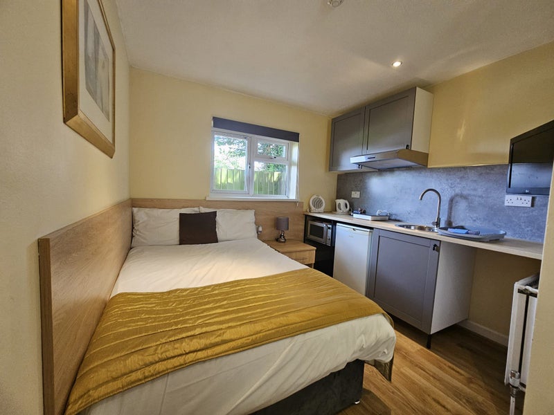 Photo 1: Studio Flat- Self contained Private