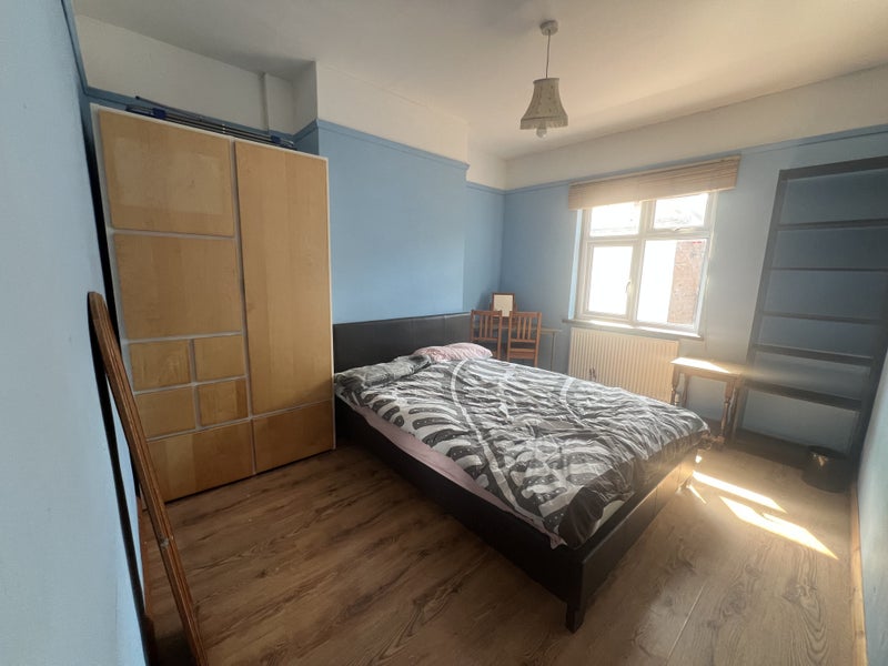 Photo 1: Room