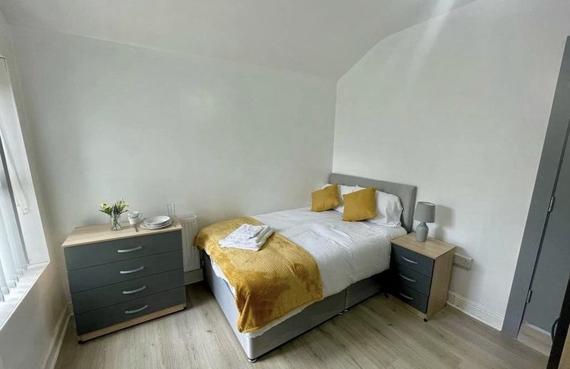 Photo 1: Premium Rooms - Furnished 