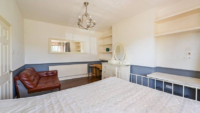 Photo 1: Bedroom 1