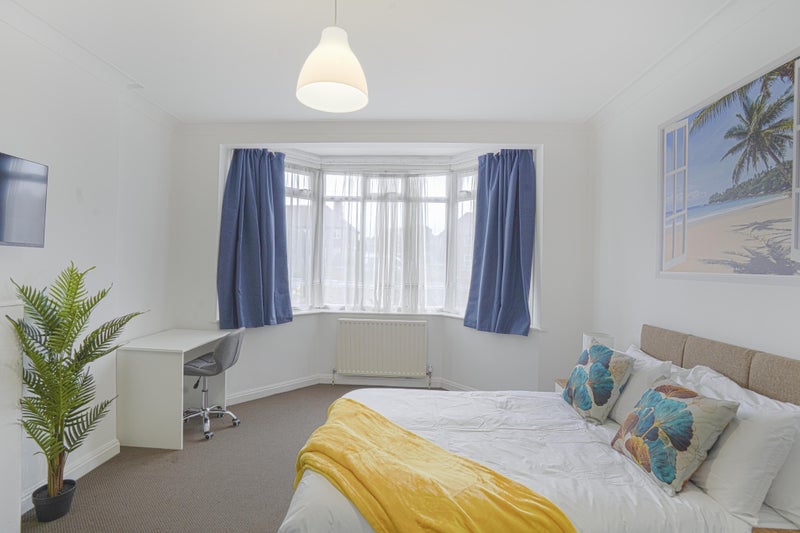 Photo 1: ROOM 1