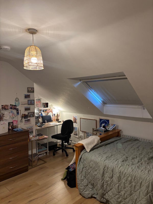 Photo 1: Bedroom