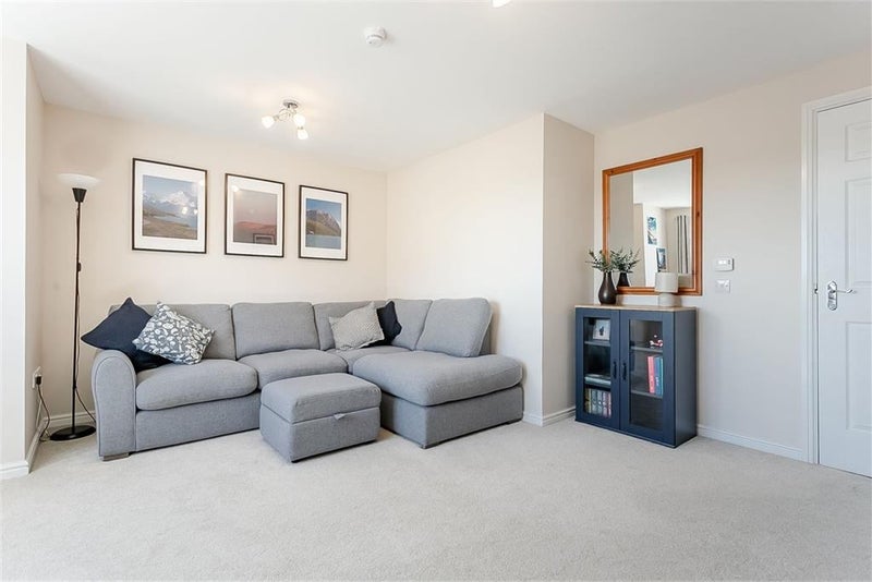 Photo 1: Lounge