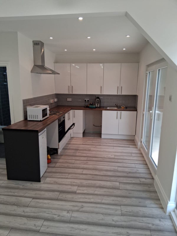 Photo 1: Kitchen/living area