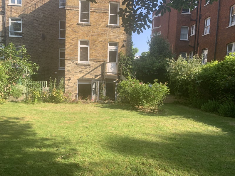 Photo 1: shared S facing garden. We are ground floor flat.