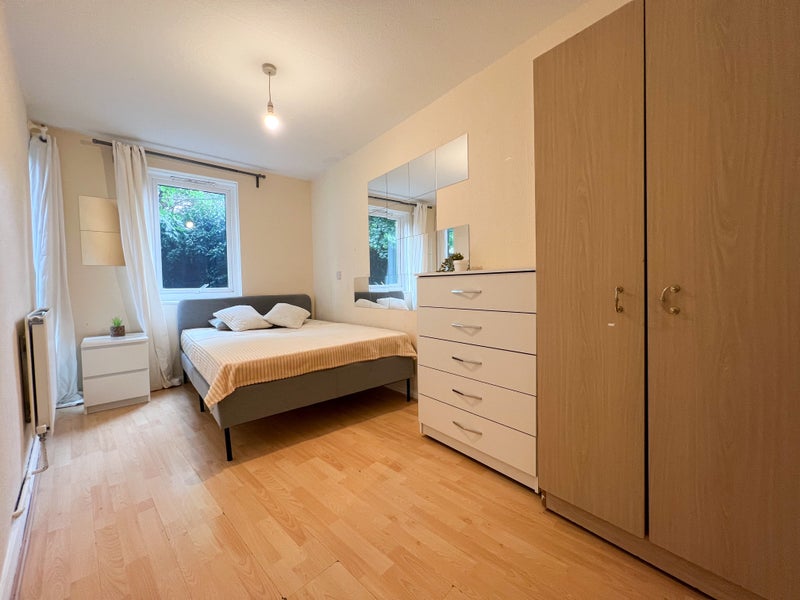 Photo 1: Room 1
