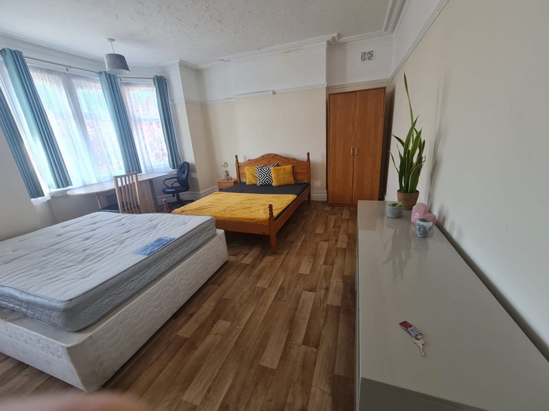Photo 1: Room 7
