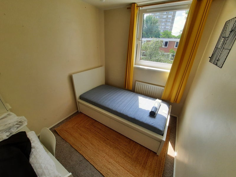 Photo 1: Single room