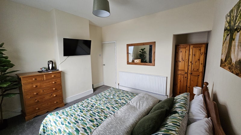 Photo 1: Bedroom 1 - Green room