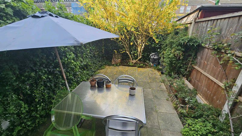 Photo 1: Garden