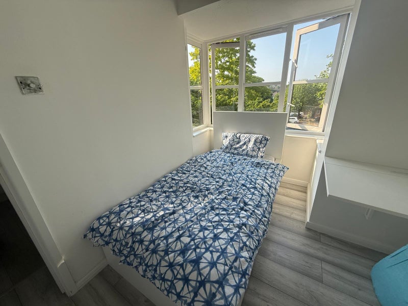 Photo 1: Entrance Wall View