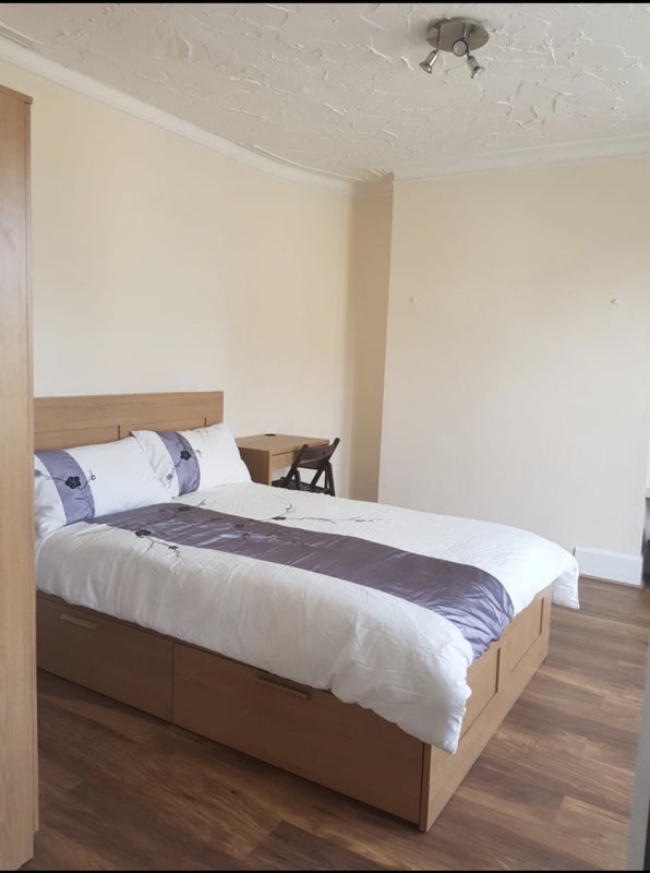 Photo 1: Double Room Furnished