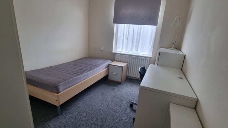 Photo 1: Abbey room £415 all bills included 