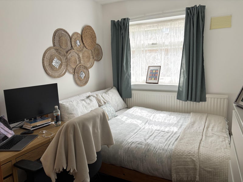 Photo 1: Double Bedroom