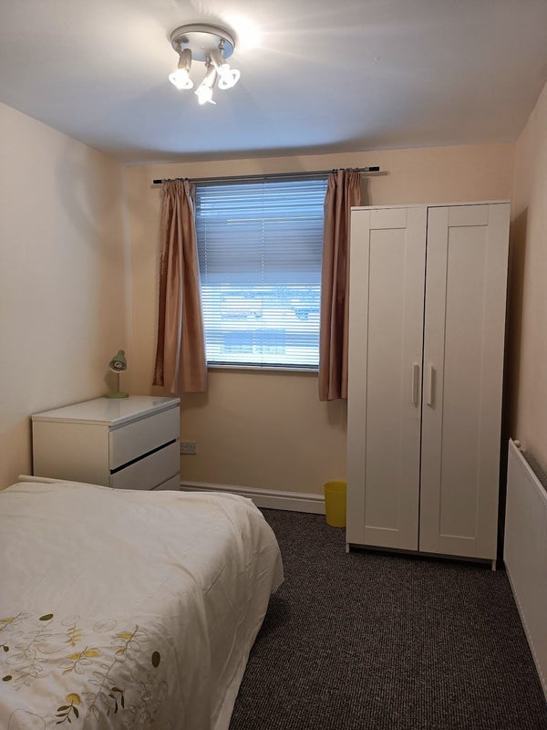 Photo 1: bedroom free