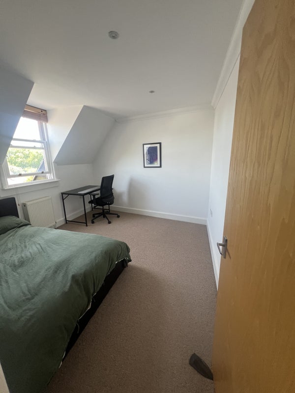 Photo 1: Double Bedroom (Bed furnishing only).