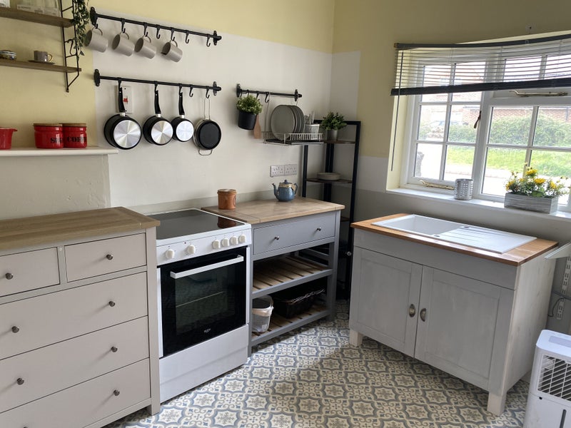 Photo 1: Kitchen
