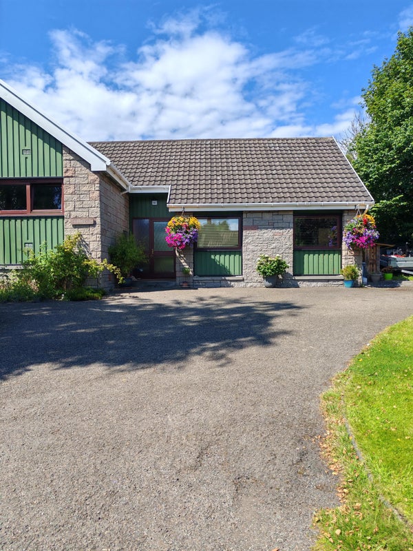 Photo 1: Front drive & doorway