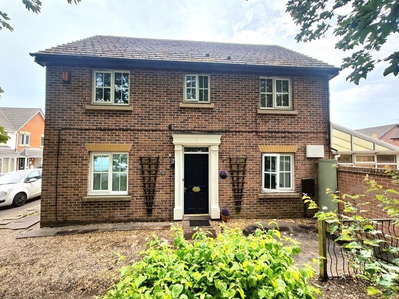 Photo 1: Detached House 